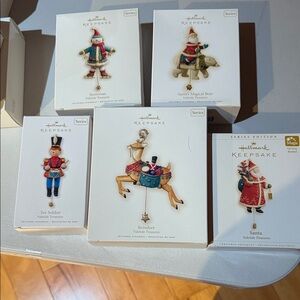 Hallmark Keepsake Yuletide treasures  - Festive Colors